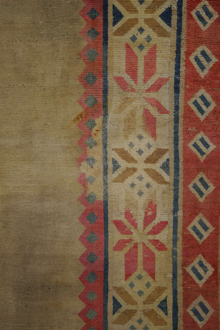 Seltener zimmergroßer antiker tibetischer Teppich mit offenem Feld (Tibetisch) im Angebot